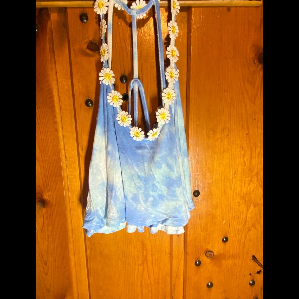 Adorable flowy hippie like crop top